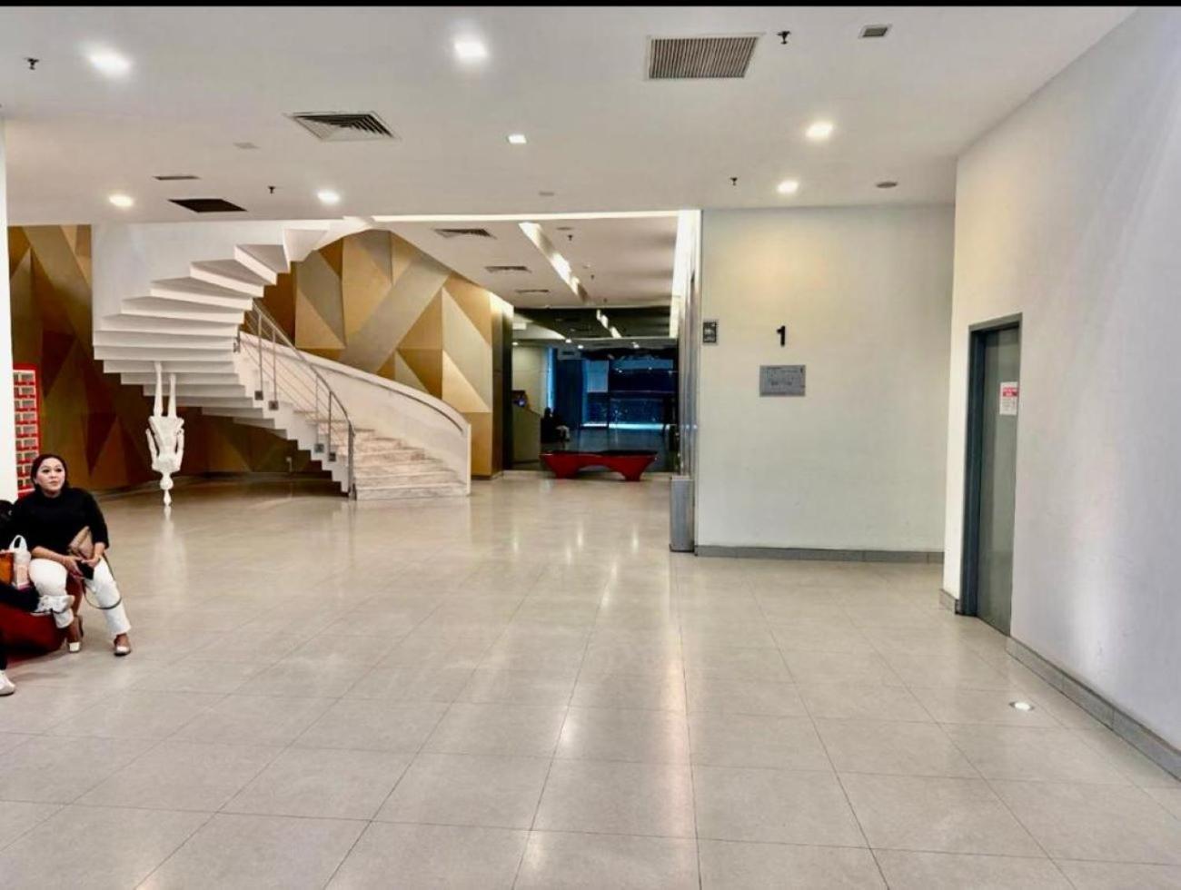 Summer Suites Klcc By Homestay Kuala Lumpur Exterior photo